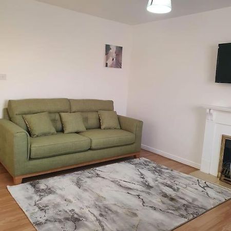 Lovely 2-Bedroom Condo With Indoor Fire Place London Exterior foto
