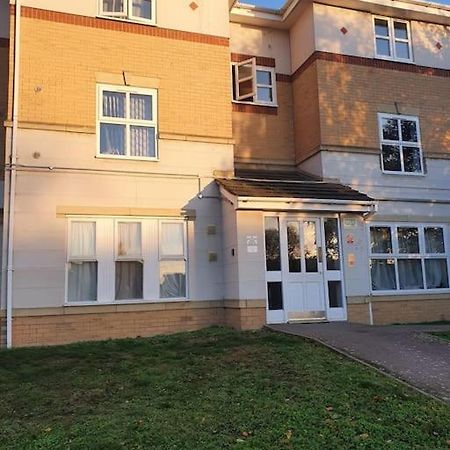 Lovely 2-Bedroom Condo With Indoor Fire Place London Exterior foto