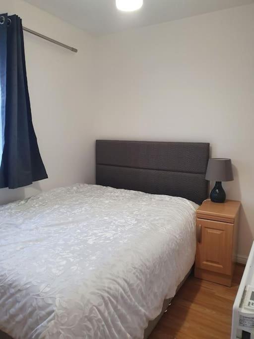 Lovely 2-Bedroom Condo With Indoor Fire Place London Exterior foto