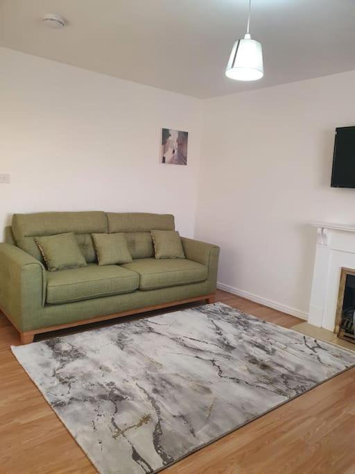 Lovely 2-Bedroom Condo With Indoor Fire Place London Exterior foto