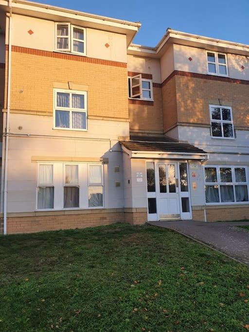 Lovely 2-Bedroom Condo With Indoor Fire Place London Exterior foto